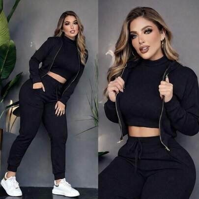 Conjunto para Dama de 3 Piezas 
 Blusa
 Pantalón
Sudadera con gorro