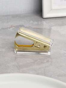 6 PIEZAS Juego de accesorios de oficina en color dorado que incluye 1 grapadora, 1 sacagrapas, 1 bolígrafo con strass, 1 dispensador de cinta, 1 caja de grapas, 1 herramienta de encuadernación creativa, de estilo sencillo y multiusos, perfecto para la oficina y el uso de estudiantes para volver a la escuela - Dorado - Ver 3