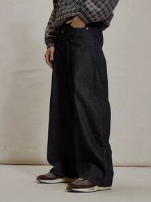 Musero 日式桶形裤型原色牛仔裤，配有系带和纽扣细节，是冬季必备单品。 - 黑色 - 查看 3