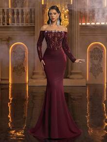 Glamrae Robe fourreau élégante en chiffon à empiècement de broderie française bordeaux, avec manches longues, taille froncée ornée de perles et de strass, épaules dénudées. Convient pour mariage, gala, événement, banquet, affaires, concert en tant que robe de soirée pour femme, robe, robe d'invitée, robe longue - Fushia - Voir 5