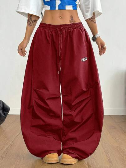 Coolane 男女夏季节日情侣同款复古运动装刺绣图案格子 Corta Vento 纹理宽松降落伞弯刀裤