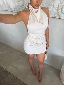 Maria Perezxox 极简主义高端露背交叉杏色迷你褶皱连衣裙 - 杏色 - 查看 3