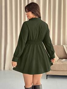 Vionelle 大码纯色收腰长袖梭织衬衫领连衣裙，秋冬款 - 軍綠色 - 查看 2