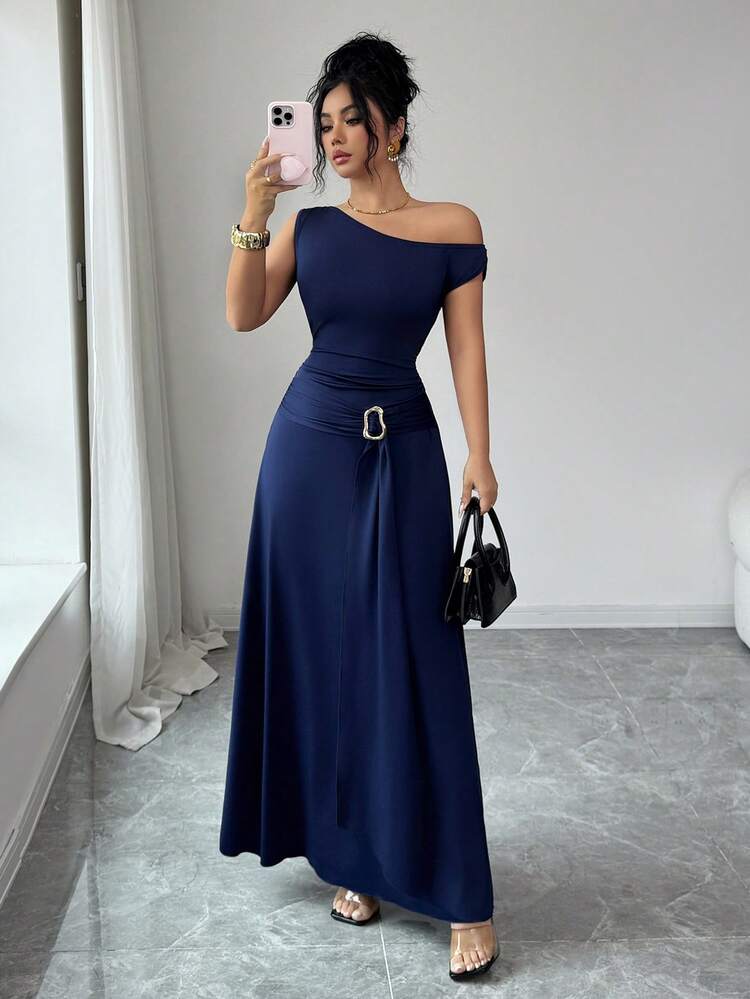 SHEIN Elenzya 新款优雅法式藏蓝色不对称肩部A字型长裙，饰有金属装饰，休闲度假日常百搭时尚，适合年轻女士，夏季、情人节优雅通勤装、新年装、返校季及优雅职场服饰。 - 藍色 - 查看 6