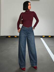 CLARA VERO HIGH WAIST STRAIGHT LIGH BLUE JEAN WOTH STAR DETAILS - Medium Wash - View 3