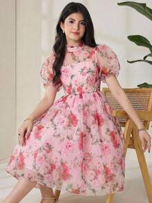 SHEIN Teen Girls Floral Print Organza Puff Sleeve Sheer Collar Dress, Suitable For Evening Party, Wedding Pink Floral Dress Elegant Teen Dress Tea Party Dress Garden Party Dress Aesthetic Dresses For Summer Girls Puff Sleeve Dress Floral Dresses Sister Matching Dress Matching Dress Mom Daughter - Pink - View 3
