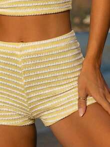 Swim Mod 针织面料露背V领上衣和侧系带泳裤，优雅度假风女士泳装套装 - 彩色 - 查看 3