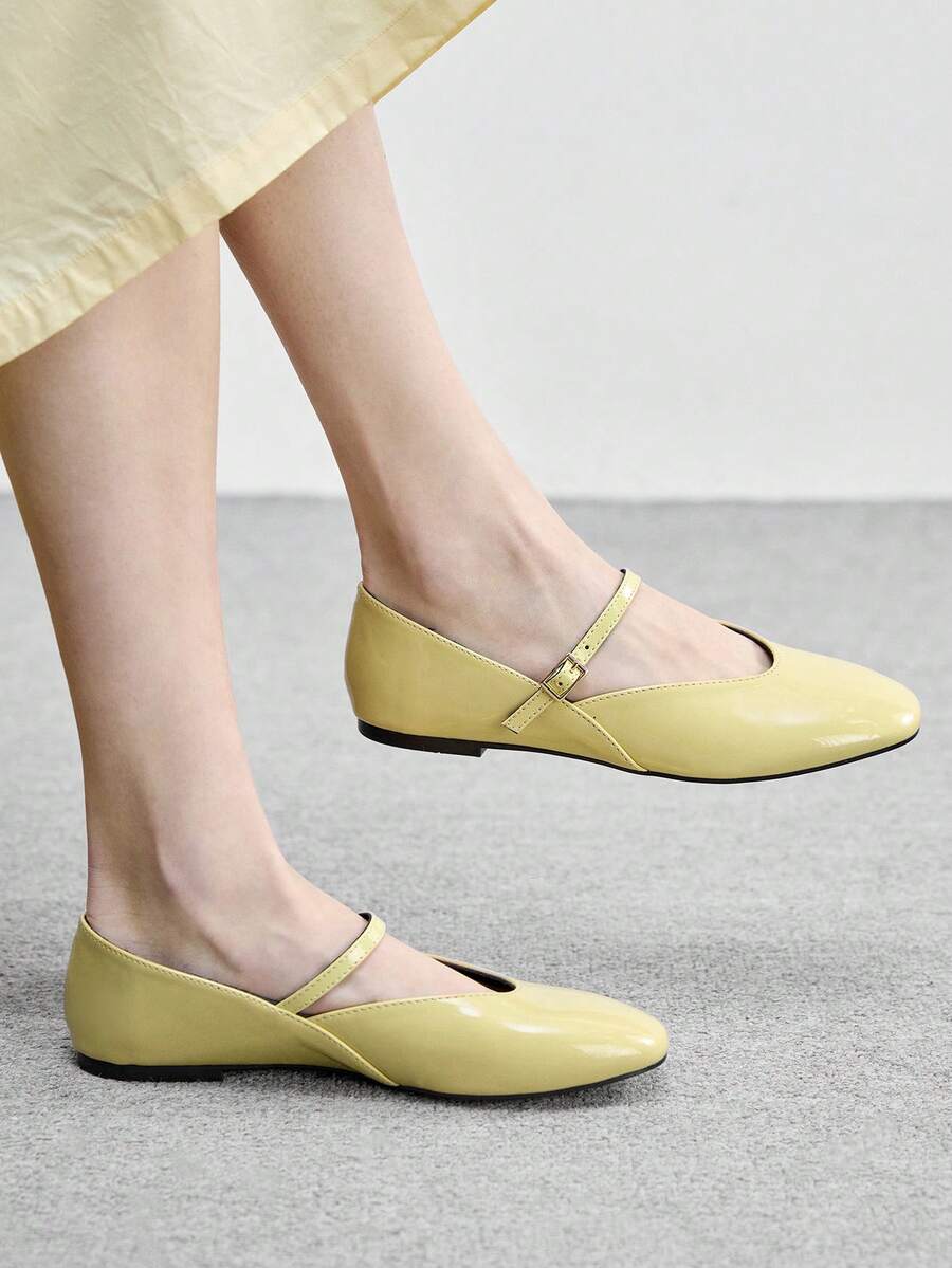 CUCCOO BIZCHIC 女士简约搭扣设计休闲平底鞋，圣诞节必备 - 淺黃色 - 查看 1