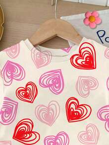 SHEIN 2件套女婴休闲可爱爱心图案圆领短袖T恤和打底裤套装，适合春夏日常穿着、度假、Y2K风格、儿童舒适、儿童秋季时尚、价格实惠的时尚单品、周末穿搭 - 彩色 - 查看 4