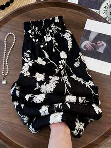 DreamSkyne Celana Wanita Ukuran Besar Motif Bunga Kecil Prancis Kasual Serbaguna - Hitam - View 1