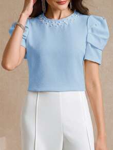 Amorya 女士圆领短袖针织羊腿袖串珠珍珠装饰修身优雅休闲T恤，春夏款 - 淺藍色 - 查看 3
