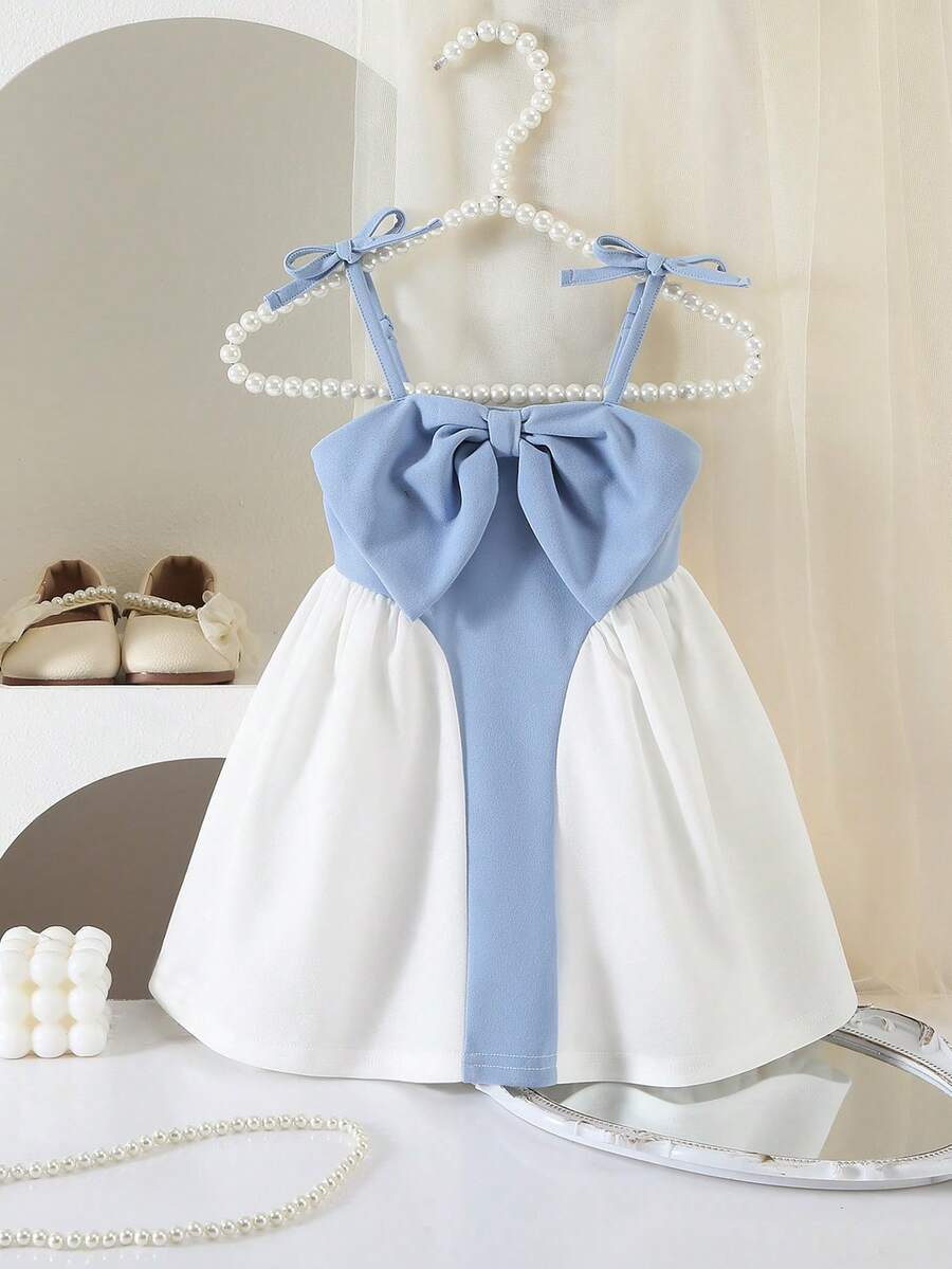 SHEIN Chiếc váy liền thân dễ thương, thời trang, thanh lịch, cổ điển màu đen với dây đeo vai mảnh và nơ trang trí, phối màu tương phản, thích hợp cho bé gái dự tiệc. - Màu xanh lam - Xem 1