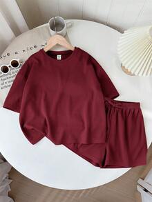 SHEIN LMoss Kids Conjunto informal de camiseta de manga corta holgada de cuello redondo de punto de unicolor y pantalones cortos para niñas preadolescentes - Burdeos - Ver 3