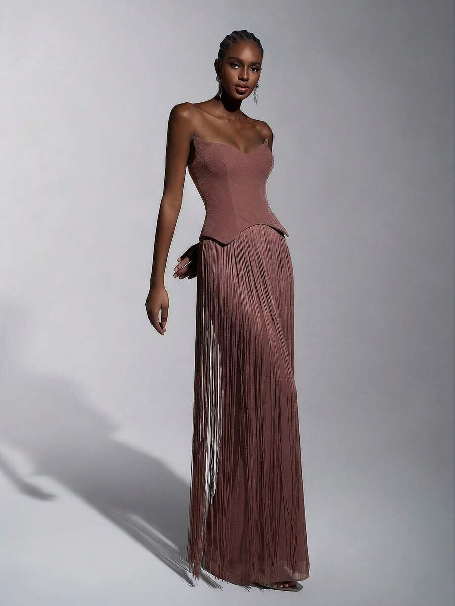 Elitara Đầm ôm sát gợi cảm, sang trọng, chất liệu dệt kim, lấp lánh, hở vai, cổ áo kiểu mèo, điểm nhấn là tua rua ở eo, thích hợp cho các dịp trang trọng như dạ hội, triển lãm, sự kiện kinh doanh và tiệc tối. - Bụi hồng - Xem 1