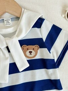 SHEIN 男婴休闲可爱蓝色条纹小熊印花T恤套装，包含白色披肩和白色短裤三件套 - 彩色 - 查看 8