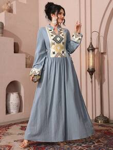 Al Najma 休闲舒适的复古刺绣拼接纯色长袖侧系带宽松阿拉伯连衣裙，适合春秋季各种场合穿着。 - 霧霾藍 - 查看 3