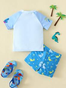 SHEIN Bubblio Bộ 2 món đồ bơi cho bé trai, áo bơi tay ngắn và quần đùi in hình khủng long màu xanh lá cây, thích hợp cho mùa hè đi biển, hồ bơi, kỳ nghỉ. - Nhiều màu - Xem 3