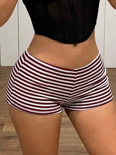 SHEIN ICON شورت نسائي قصير جدًا ذو خصر منخفض للغاية بنمط مخطط من طراز Y2K