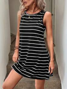 Easowa Classic Loose Striped A-Line Sleeveless Dress - Black and White - View 3