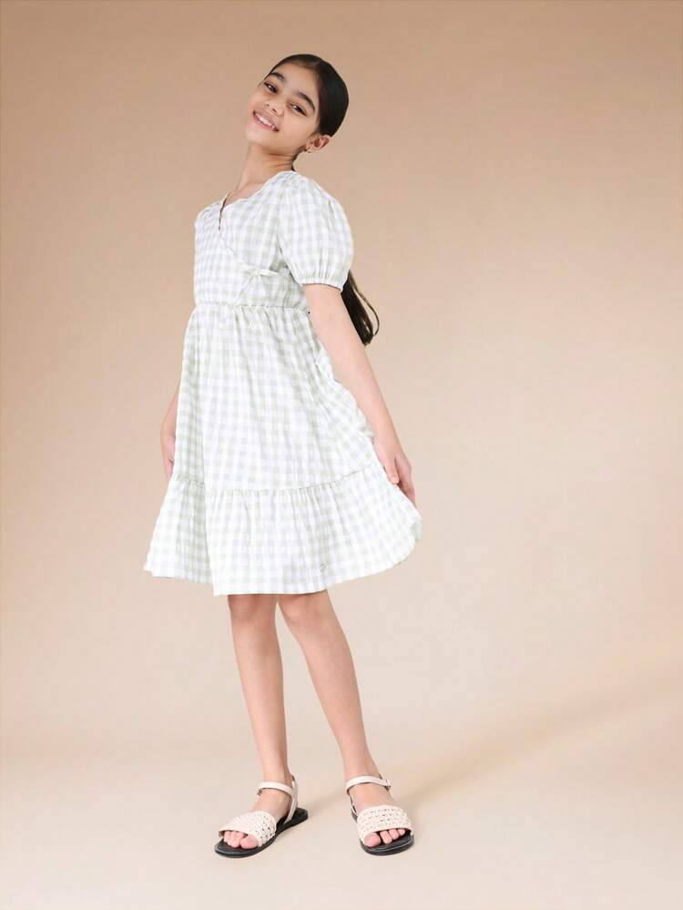 パフスリーブのギンガムチェックのティアードミディドレス