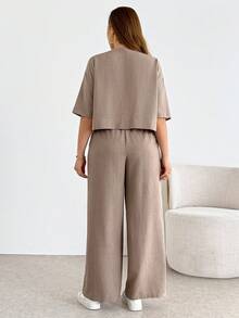 SHEIN Essnce 大码女装春夏时尚休闲宽松舒适日常基础款显瘦V领短袖露脐上衣和阔腿裤卡其色两件套，夏季服装，裤装套装，度假装 - 卡其色 - 查看 3