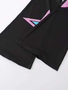 SHEIN 2件套少女KPOP女团印花宽松T恤+针织喇叭裤，休闲时尚百搭，适合派对、郊游、与朋友拍照、公园、露营、度假、日常休闲穿着 - 黑色 - 查看 4