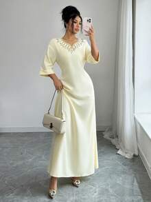 Yasmyna 女士优雅阿拉伯风格连衣裙，肩袖饰有串珠 - 杏色 - 查看 1