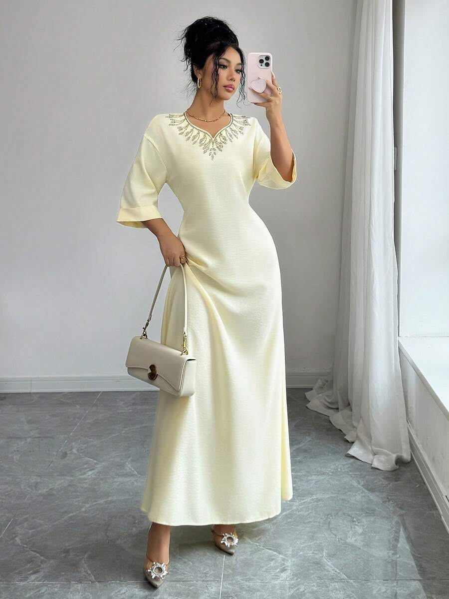 Yasmyna 女士优雅阿拉伯风格连衣裙，肩袖饰有串珠 - 杏色 - 查看 1