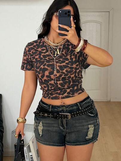 Coolane Summer Outfits Women's Plus Size Casual Women Outfits Carnival Costume Streetwear Y2K Casual Cable-Knit Graphic Tee  Pattern Leopard Print Mini T-Shirt,Slim Fit,Party Top