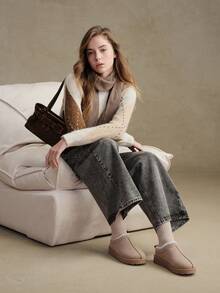 Solecia 女士时尚舒适厚底仿保暖内衬雪地靴，保暖针织边一脚蹬拖鞋，适合室内外穿着 - 杏色 - 查看 2