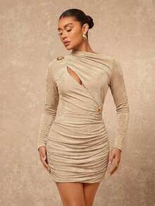 Lumalex 褶皱镂空金属装饰修身收腰长袖迷你连衣裙（女款） - 卡其色 - 查看 4