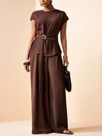 Zivah Conjunto de 2 piezas para primavera/verano 2026: Blusa de manga corta con volante en el hombro y decoración metálica, con cinturón en la cintura; Pantalón de pierna ancha con bolsillos, color marrón. Ideal para festivales de música, Pascua, Día de San Patricio, San Valentín, citas, estilo occidental, nómada, fiestas de cumpleaños, graduaciones, estilo universitario, uso diario, básico y versátil, casual, vacaciones, cruceros, viajes al aeropuerto, fiestas, salidas festivas, oficina, banquetes elegantes.