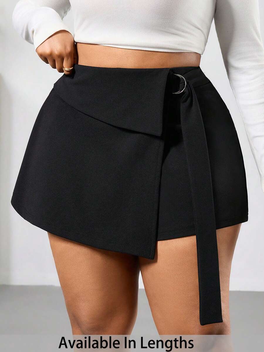 SHEIN PETITE CURVE 大码女式纯色不对称下摆休闲短裙,黑色,适合夏季、情人节、狂欢节、派对、日常通勤、办公室、毕业典礼、学校等场合穿着。 - 黑色 - 查看 1