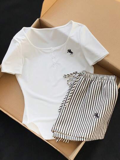 Comfortcana 女士骑士刺绣短袖T恤和条纹短裤休闲两件套