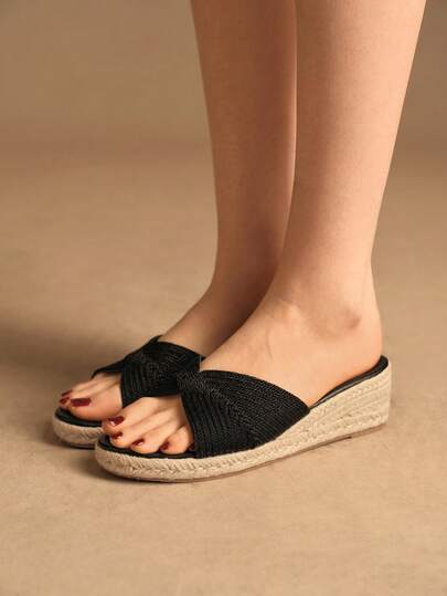 Rosivie Retro Straw Muffins Drag Women's Summer New Holiday Casual Open-Toed Sandals Fashion Joker Sandals.