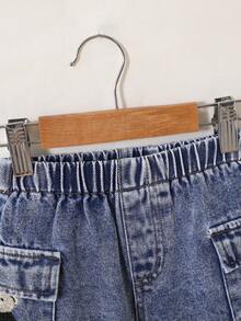 Vintaside Kids 男婴轻薄牛仔短裤，夏季新款 - 水洗中蓝色牛仔布，可爱街头风设计，休闲弹力腰带，饰有小熊和字母刺绣口袋，柔软舒适的纯棉牛仔面料，适合日常穿着、聚会、上学、通勤 - 春夏新品 - 中等水洗藍 - 查看 5