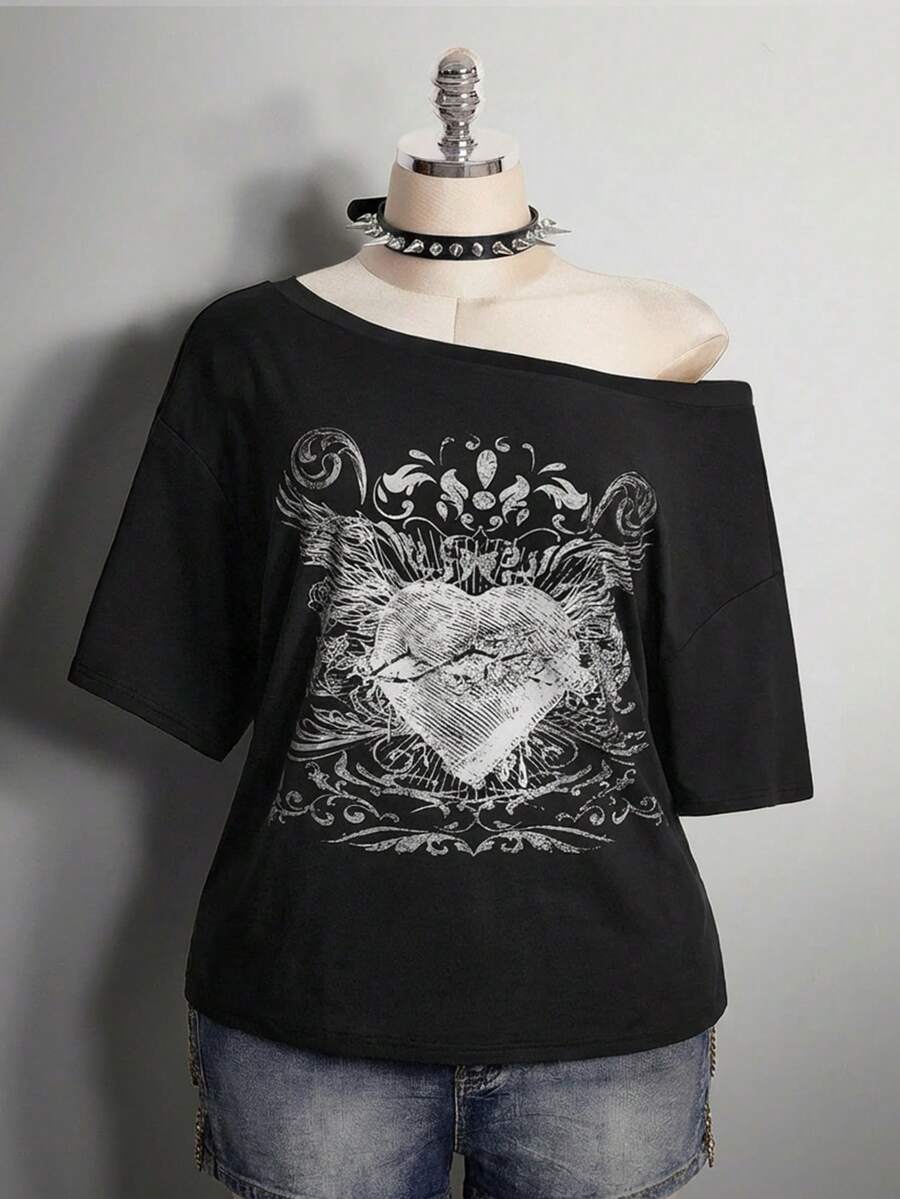 SHEIN ICON Camiseta Assimétrica de Ombro Larga com Estampa de Coração Punk GRUNGE para Mulheres Plus Size - Preto - Visão 1