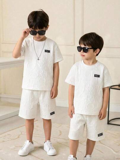 男童运动休闲短袖T恤短裤套装，适合通勤、上学、日常休闲、旅行、运动、节日聚会，春、夏、秋季皆宜。