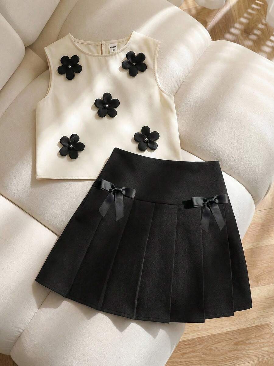 SHEIN 少女花卉3D装饰圆领背心和蝴蝶结装饰百褶迷你裙套装 - 黑與白 - 查看 1