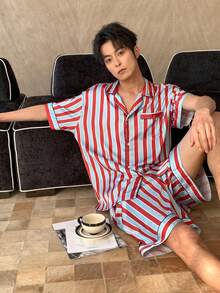 DAZY Bộ đồ ngủ nam mùa hè kẻ sọc xanh dương và đỏ tay ngắn gồm áo và quần - Đỏ - Xem 3