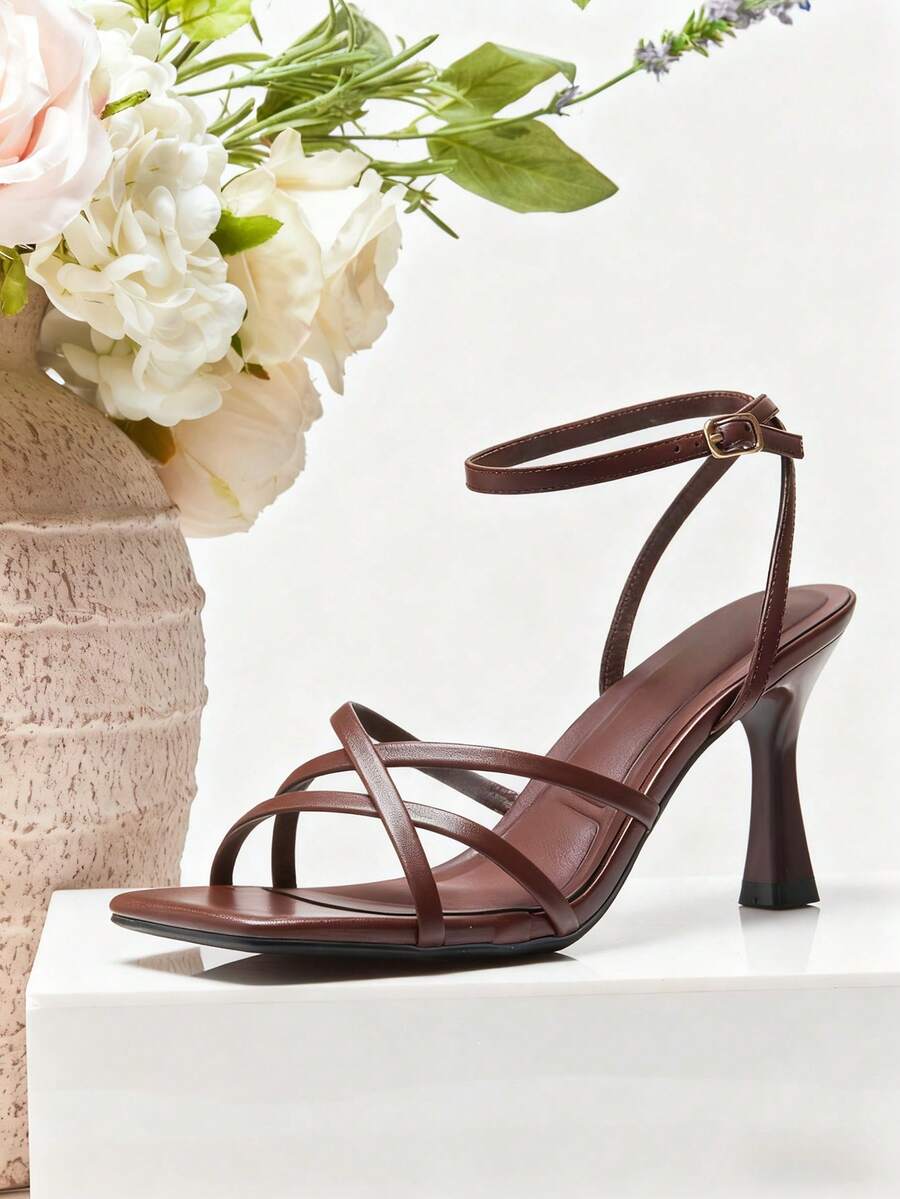 SHUZIA #UrbanMuse 女士方头雕花鞋跟带软垫白色PU高跟凉鞋——简约、时尚、优雅 - 咖啡棕 - 查看 1