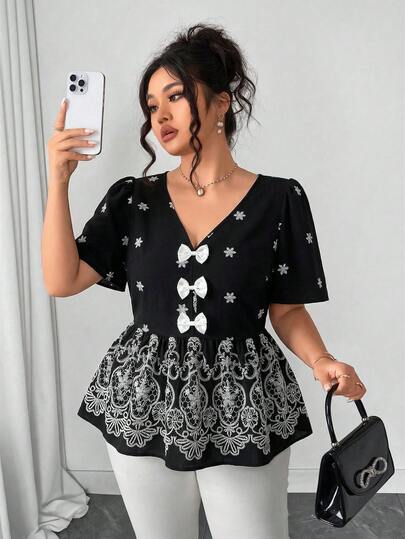 Elenzga 大码双色拼接复古印花V领短袖衬衫，饰有蝴蝶结，优雅百搭，适合外出、通勤、约会、派对、度假等场合。