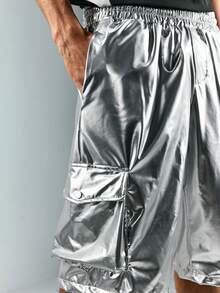 ROMWE MEN 男士夏季休闲时尚街头金属PU皮革翻盖口袋宽松工装短裤 - 銀色 - 查看 2