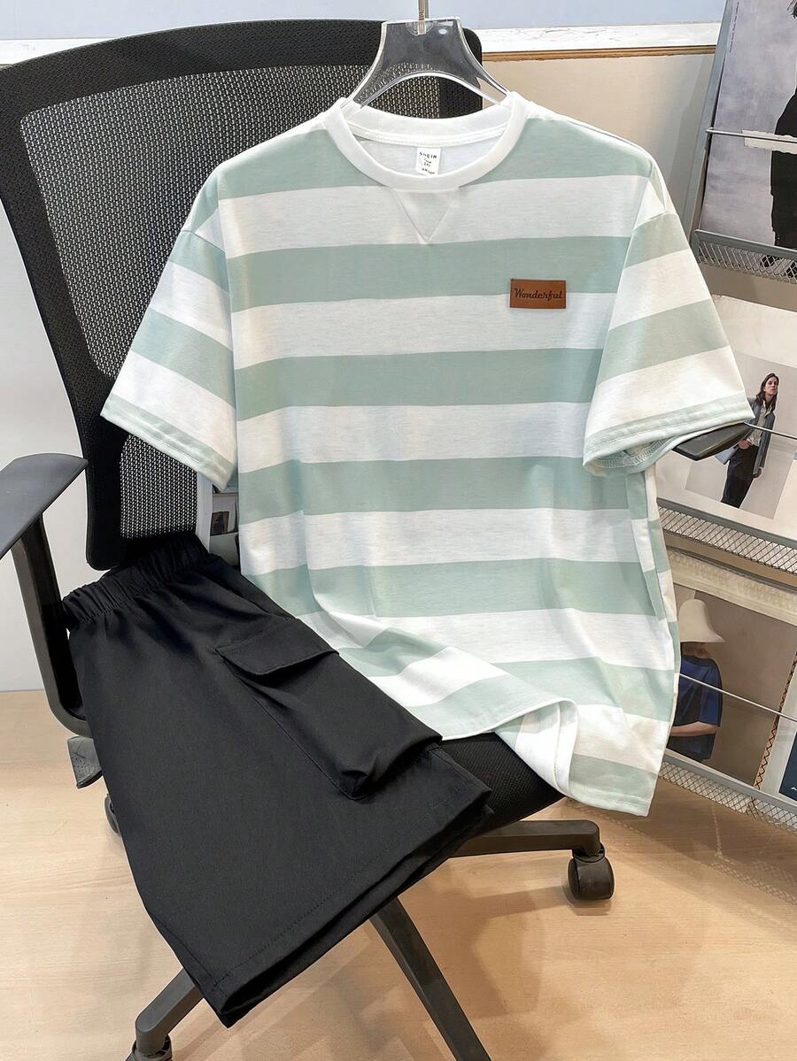 SHEIN 2件套青少年男童休闲条纹弹力圆领短袖T恤和工装短裤套装,适合通勤、上学、日常休闲、运动、春夏穿着。 - 薄荷綠 - 查看 1