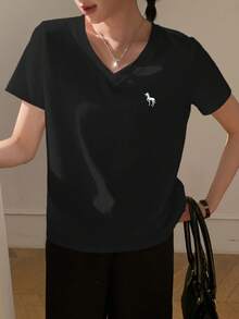 DAZY 女士V领刺绣休闲短袖T恤 - 黑色 - 查看 3