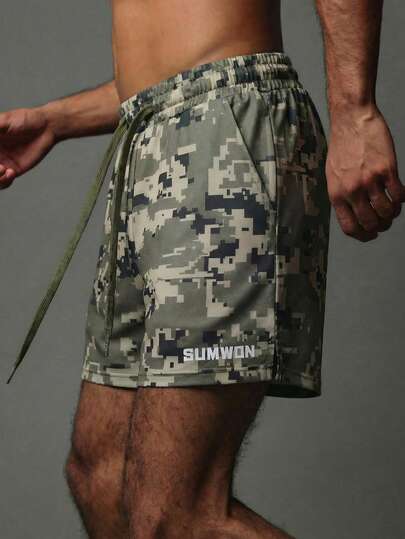 SUMWON 数码迷彩运动短裤，带抽绳腰带和侧袋，夏季训练、锻炼、跑步运动休闲服，常规版型，适合各种运动场合。
