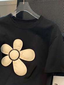 Resyla Women's Casual Bubble Flower Round Neck Short Sleeve T-Shirt - Black - View 5