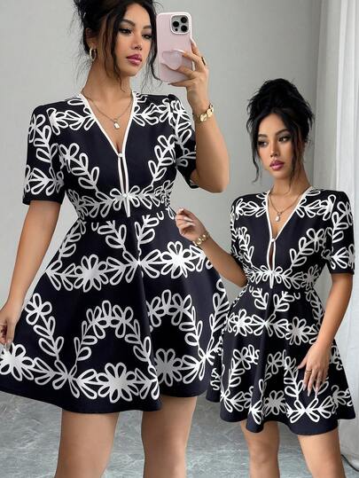 Elenzga 撞色印花V领短袖修身A字连衣裙