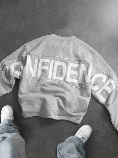 Manfinity Roughcore بلوزة رجالية كاجوال بياقة دائرية بطباعة حرفية، بأكمام طويلة فضفاضة، بلوزة رياضية رمادية مطبوعة بحجم كبير