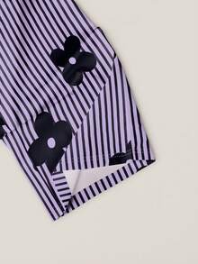 SHEIN Bộ 2 món áo thun ngắn tay cổ tròn in hoa và quần short kẻ sọc dành cho nữ, thích hợp mặc mùa hè. - Màu tím - Xem 6